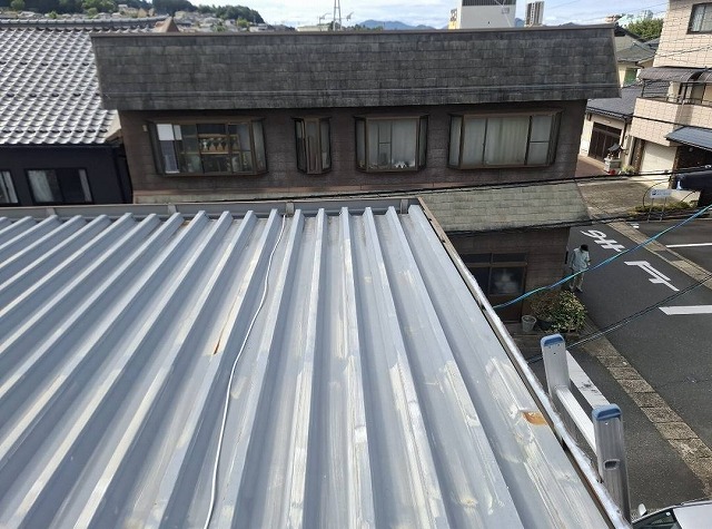 折板屋根の端部確認