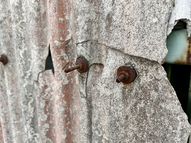 波板　ボルト　穴あき　割れ　欠け