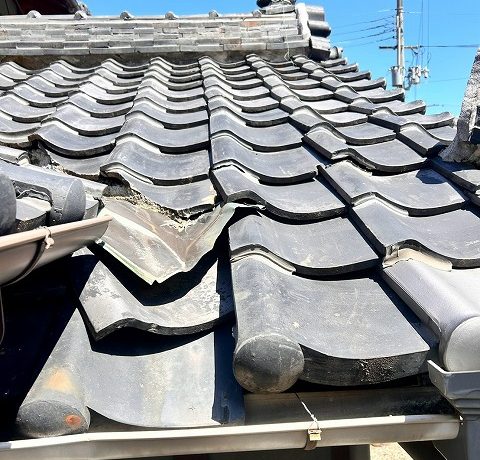 瓦屋根　ズレ