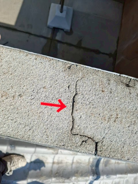福知山市　バルコニー天端部分にクラック発生　ガルバリウム鋼板で新設　放置の危険性も解説