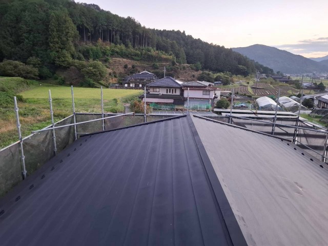 棟まで仕上がった屋根