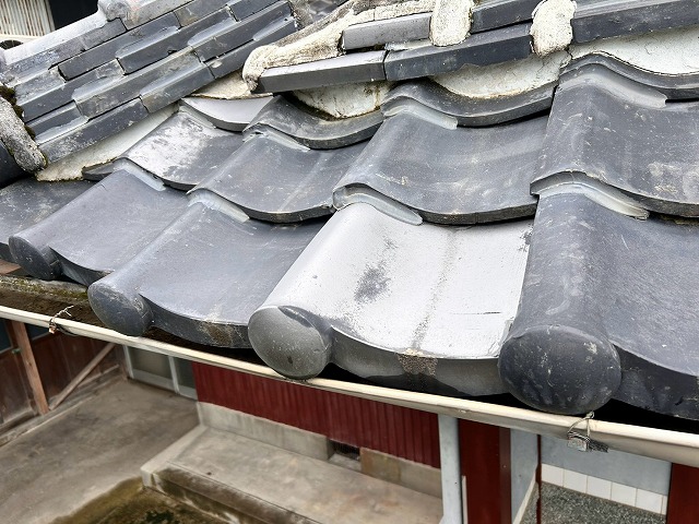 瓦屋根　瓦ズレ　雨樋