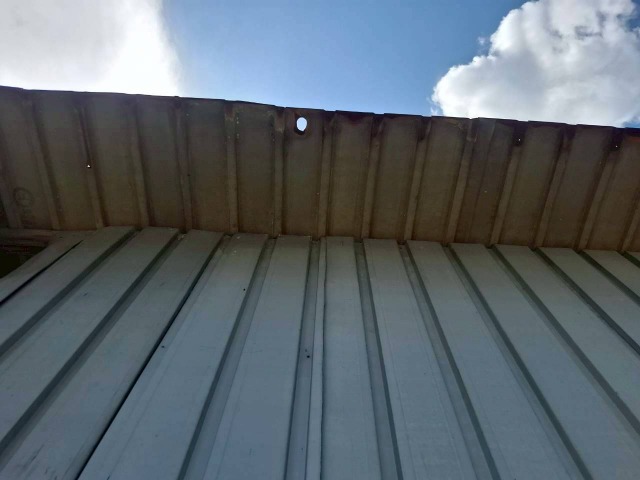 福知山市　農業用倉庫として使われていた建物からの雨漏り　無料調査実施し屋根　壁共に張り替えでご提案