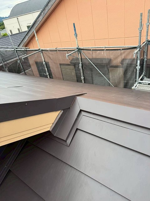 スレート屋根　カラーベスト　カバー工法　