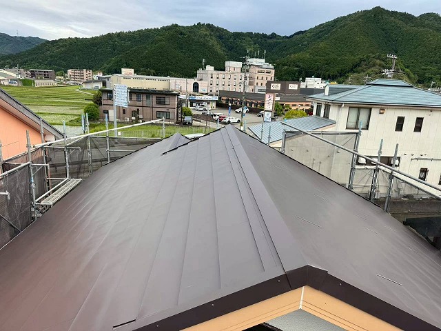 宮津市でカバー工法を検討するなら知っておきたい屋根の劣化症状と向いているケースとは？
