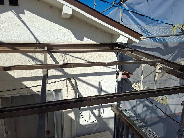 波板撤去後の骨組み