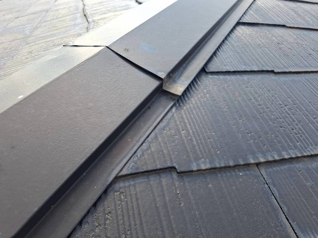 棟板金の継ぎ手の浮き