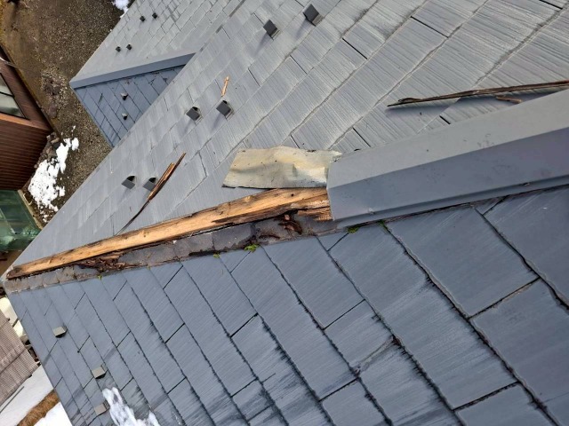 福知山市にて棟板金が飛んできたとご相談　現地調査から施工までをご紹介