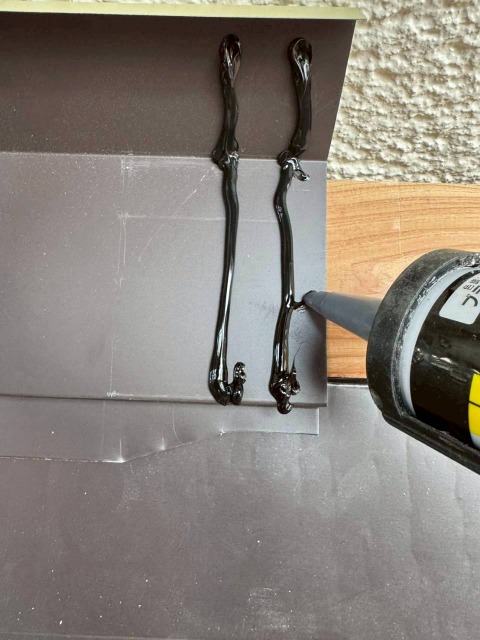 スレート屋根カラーベスト　カバー工法　シーリング