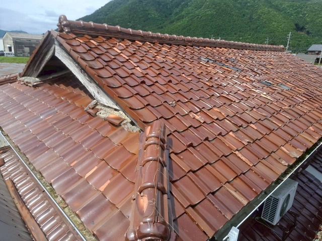 福知山市　現在空き家となっている建物を調査　今後安心して住めるようにスーパーガルテクトへ葺き替え工事をご提案しました。