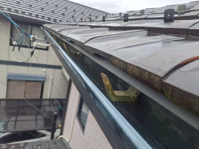 軒樋受け破損　雨樋