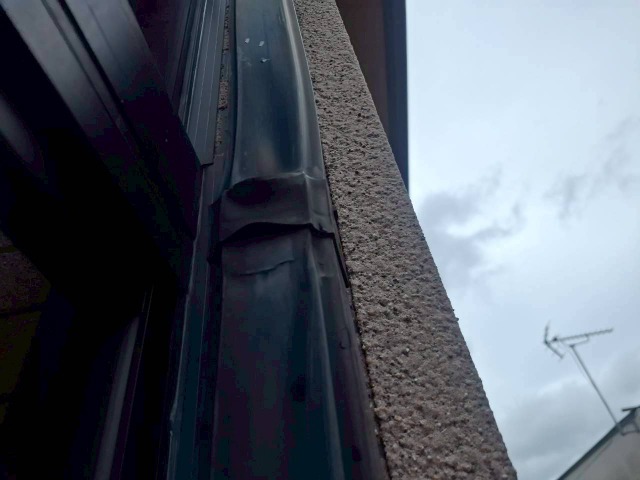 雨樋　樋破損　