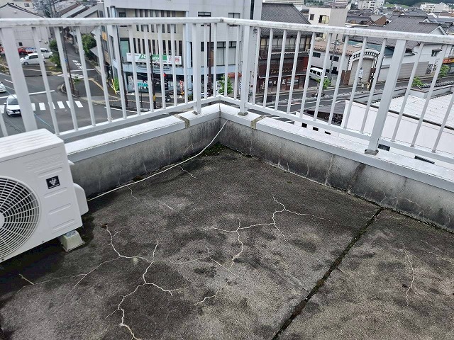 福知山市　築25年のRC構造で屋上から雨漏り｜できるだけ費用を抑えた止水工事をご希望のお客様からご相談いただきました